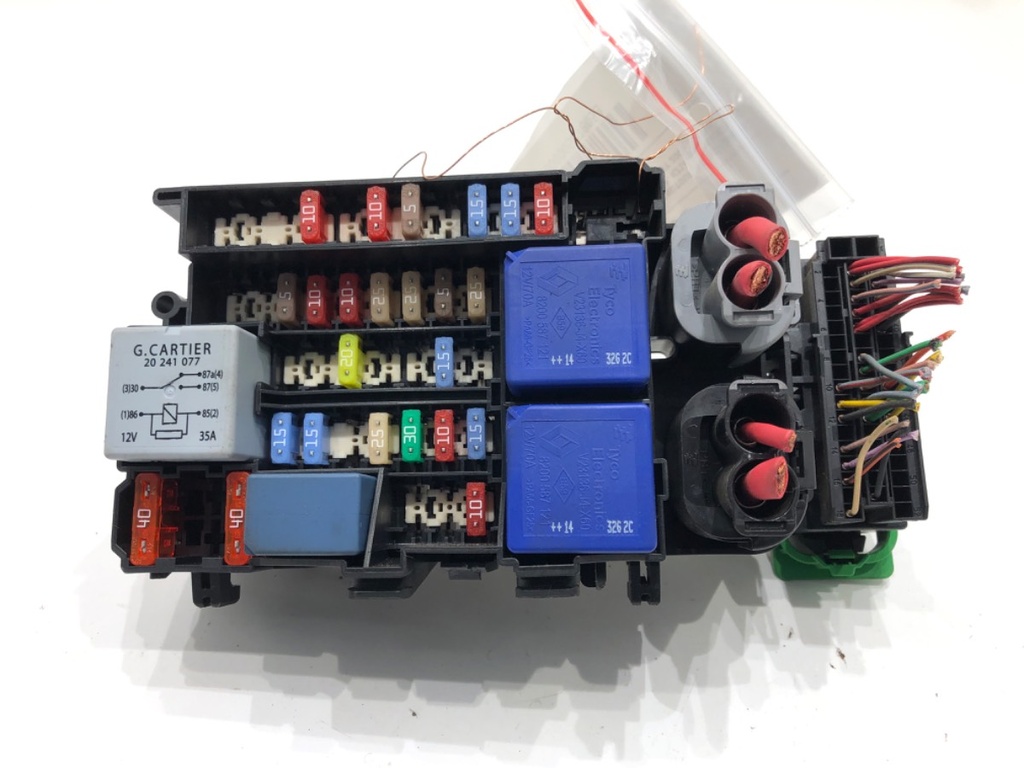 [STARK-587805] Caja de fusibles Renault Megane III