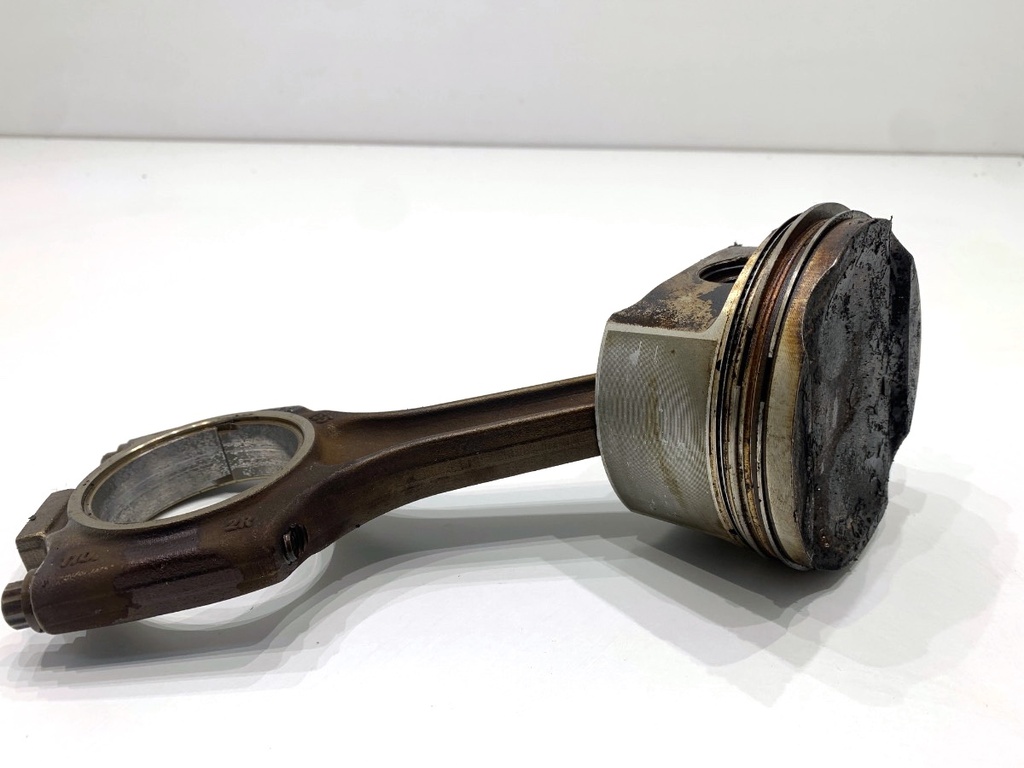 [STARK-870207] Pistón con biela Porsche Cayenne (9PA) S 4.5 gasolina 2002-2007