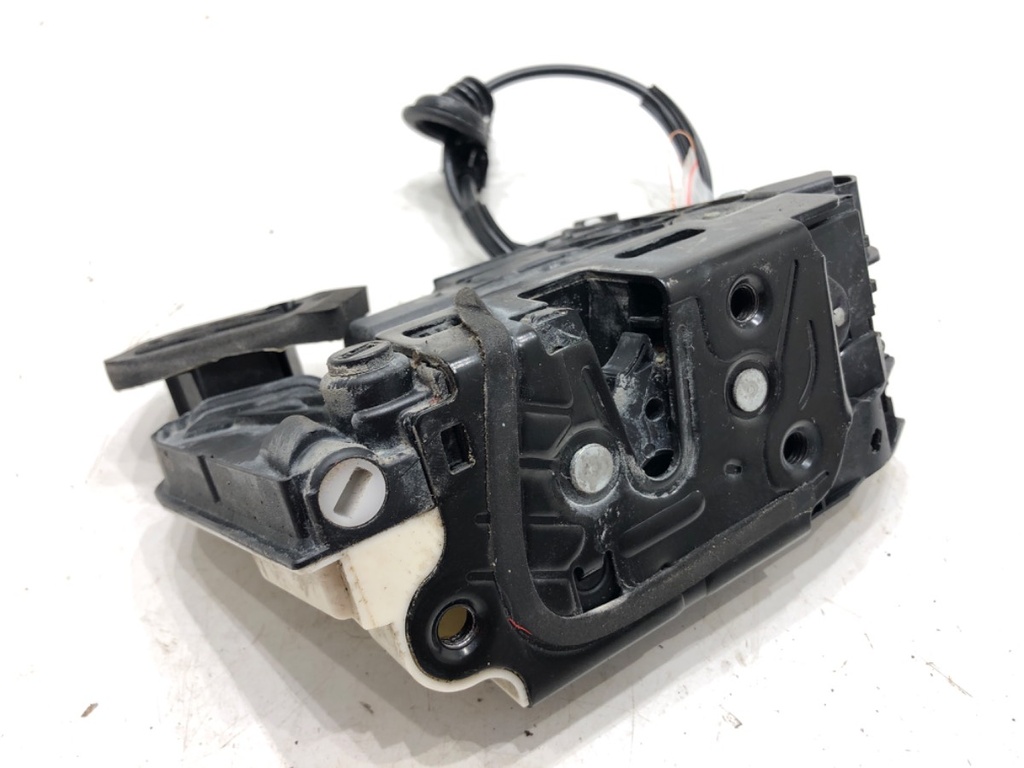 [STARK-607118] Cerradura de puerta trasera izquierda VW Jetta IV