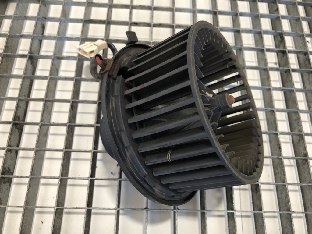 [STARK-613116] Ventilador de calefacción VW Transporter IV