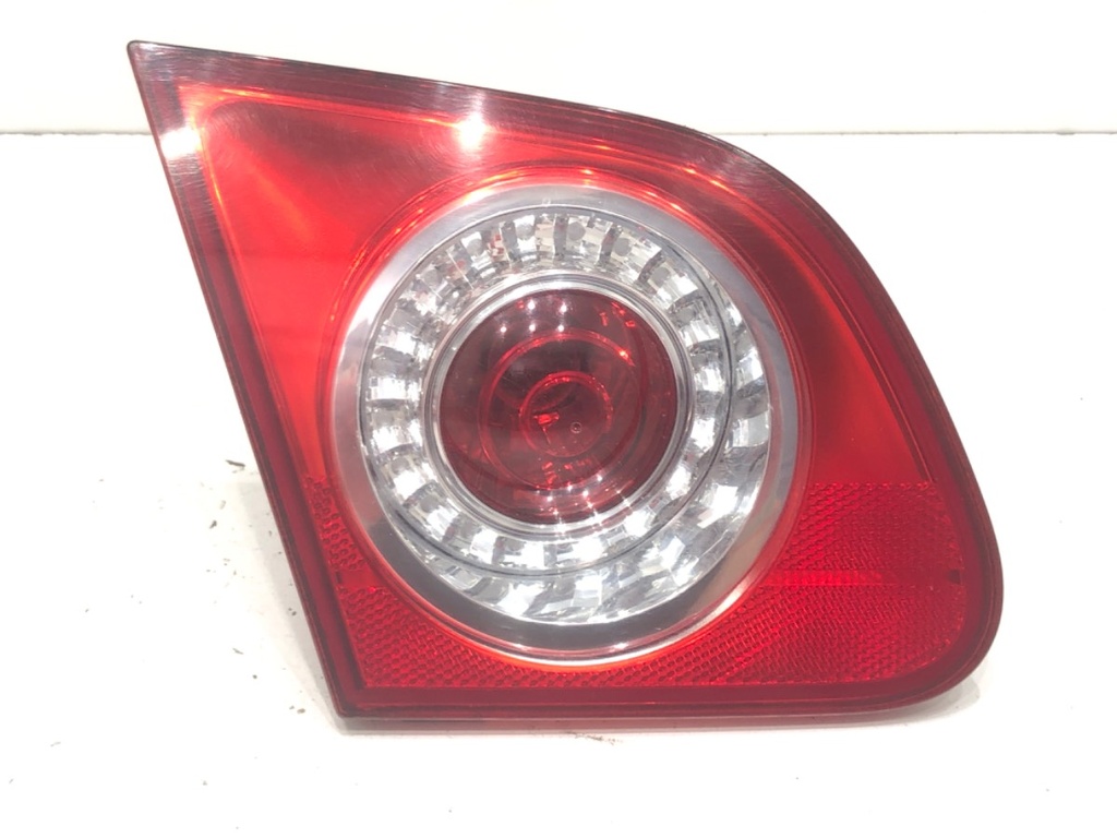 [STARK-613787] Piloto trasero izquierdo VW Passat B6
