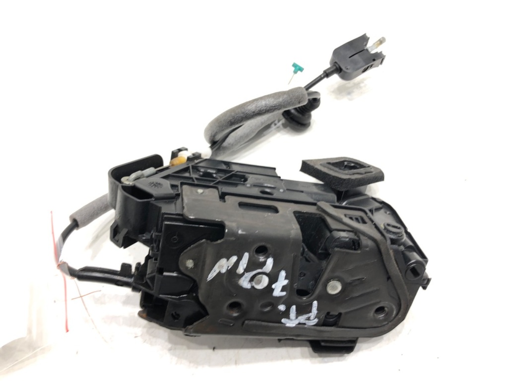 [STARK-614492] Cerradura de puerta trasera derecha para Skoda Octavia III