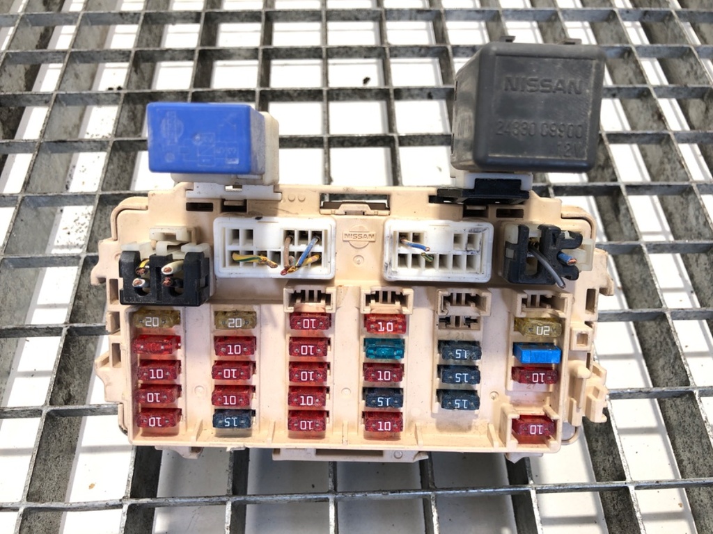 [STARK-614807] Caja de fusibles Nissan X-Trail I