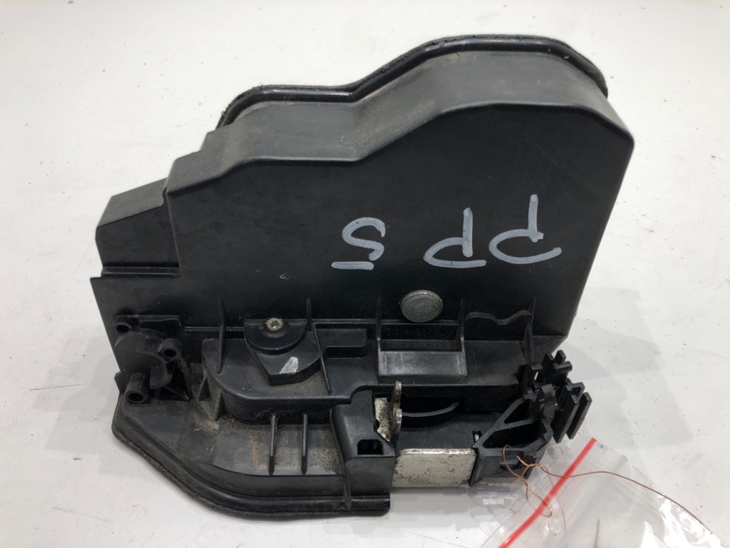 [STARK-626429] Cerradura de puerta delantera derecha BMW X3 (E83)
