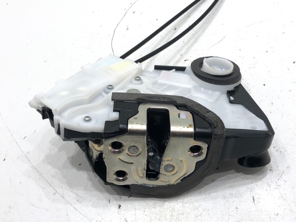 [STARK-633805] Cerradura de puerta delantera derecha Toyota Yaris (P13)