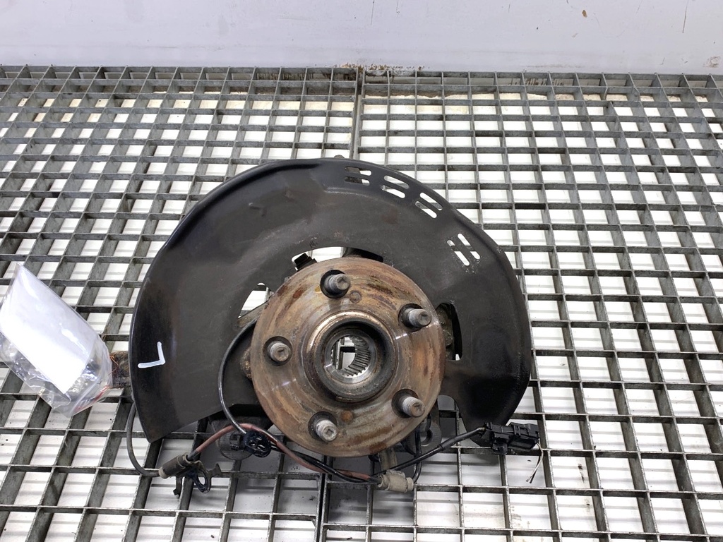 [STARK-874444] Maza delantera izquierda Toyota Yaris (P21, PA1, PH1) 2020-