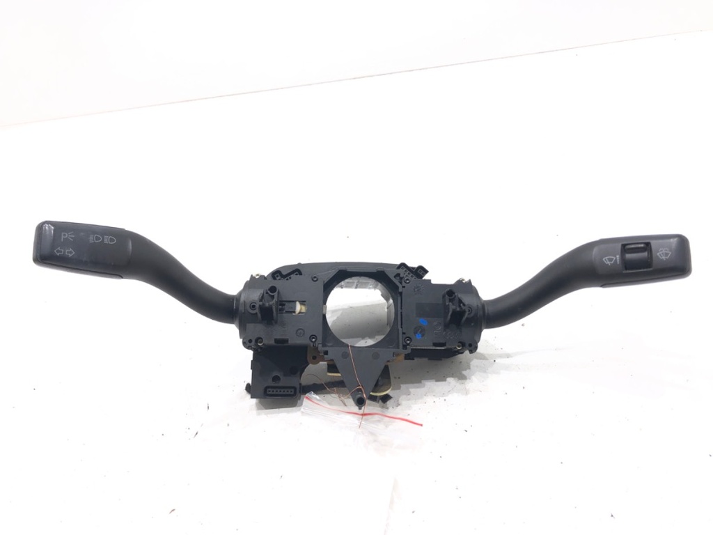 [STARK-648615] Mando de luces AUDI A4 B7 (8EC)