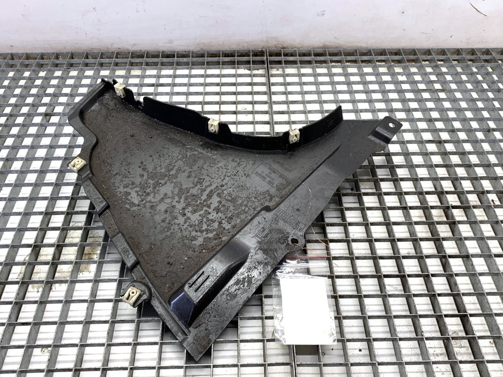 [STARK-912383] Panel lateral trasero derecho BMW Serie 1 (F70) 2024-