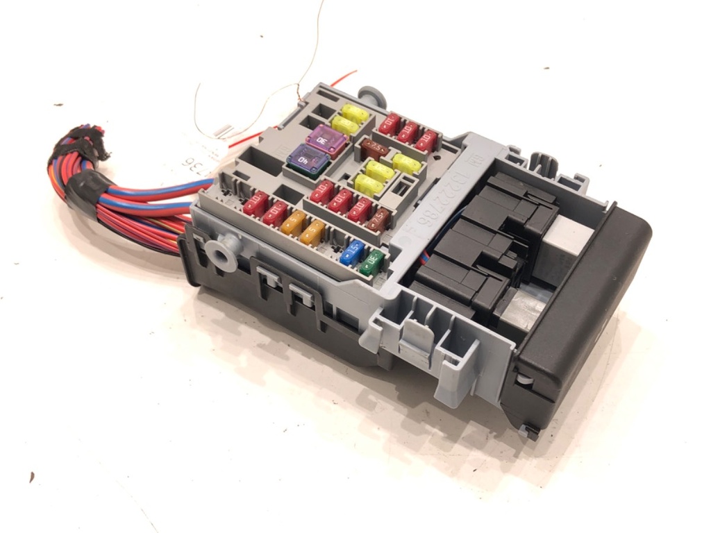[STARK-654736] Caja de fusibles Opel Astra J