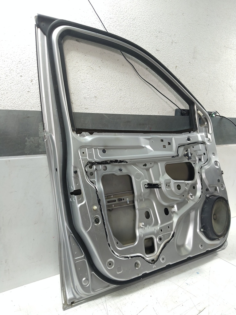 [MTD-537674] Puerta delantera izquierda Nissan Navara NP300 D23