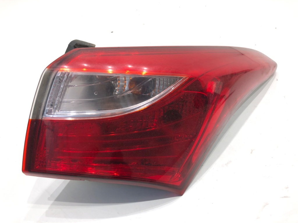 [STARK-878378] Piloto trasero derecho HYUNDAI i30 Kombi (GD) 1.6 CRDi 81 kW 2012-2022
