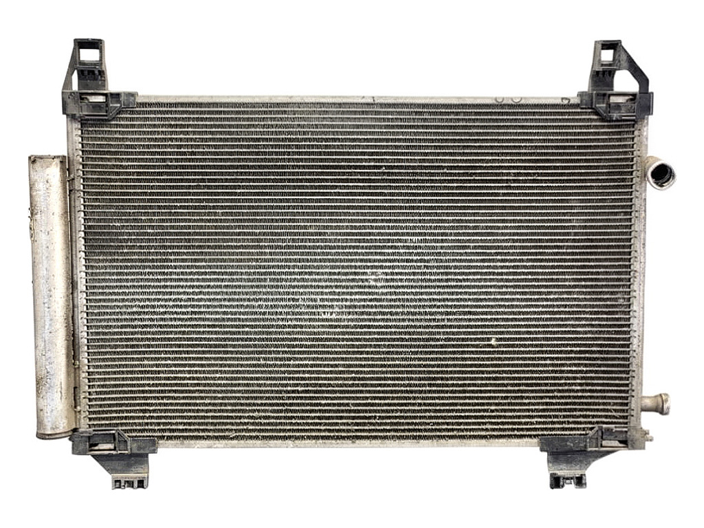 [STARK-928955] Condensador de aire acondicionado Toyota Yaris (P13)