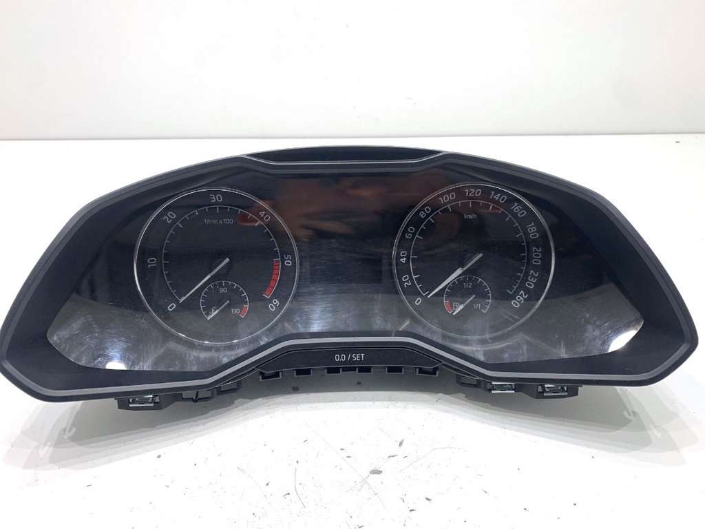 [STARK-857967] Velocímetro SKODA SUPERB III (3V3) 2.0 TDI 110 kW 2015-2022