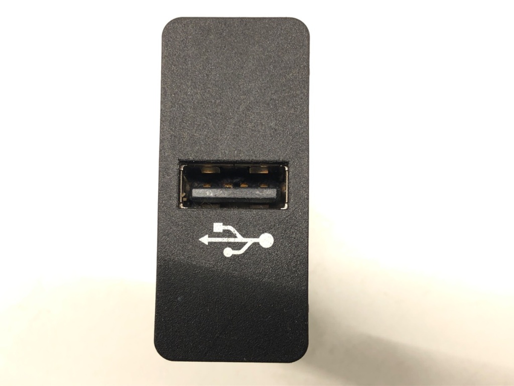 [STARK-474109] Puerto USB BMW Serie 3 (F30, F80)