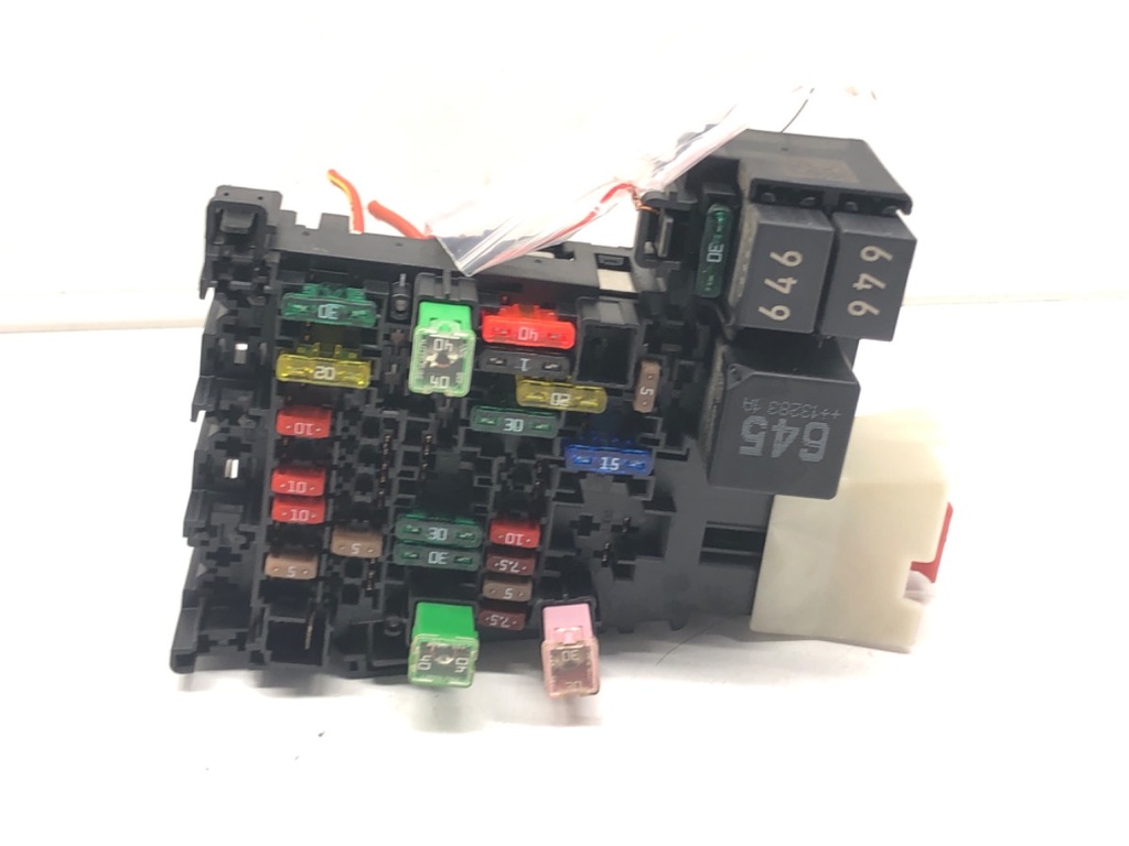 [STARK-475727] Caja de fusibles VW Golf VII