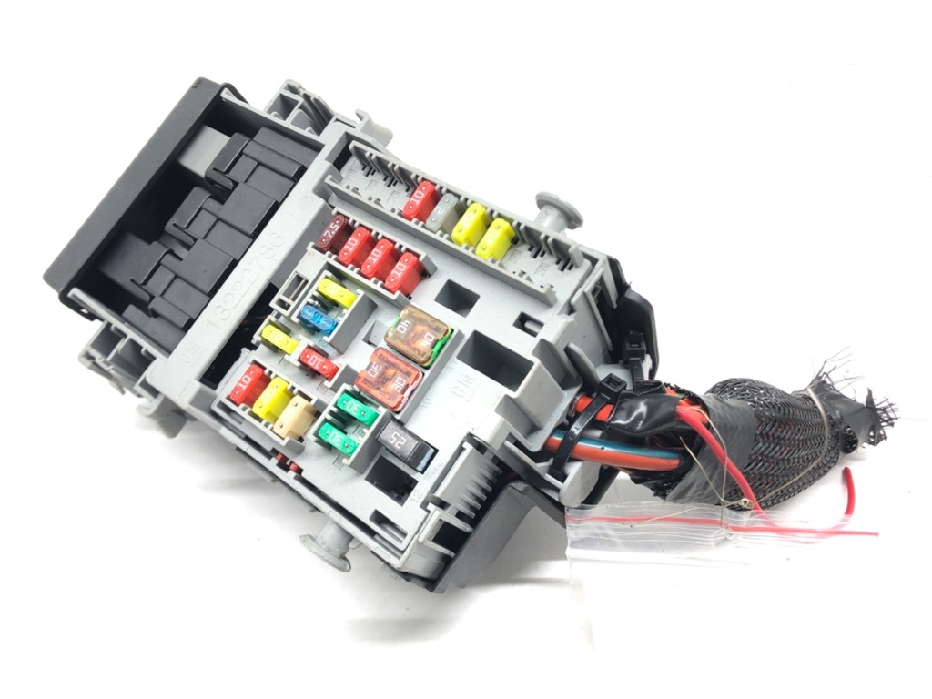[STARK-498338] Caja de fusibles Opel Insignia A