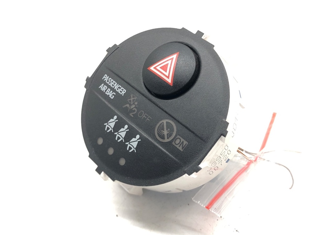 [STARK-504675] Interruptor de luces de emergencia Toyota Yaris (P13)