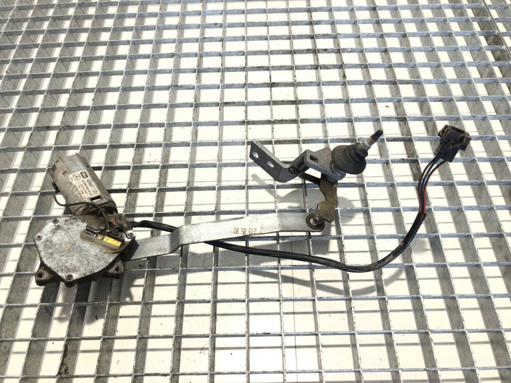 [STARK-507342] Mecanismo de limpiaparabrisas delantero Mercedes-Benz Vito W638