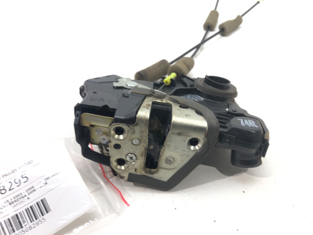 [STARK-508295] Cerradura de puerta delantera derecha Lexus RX (U3)
