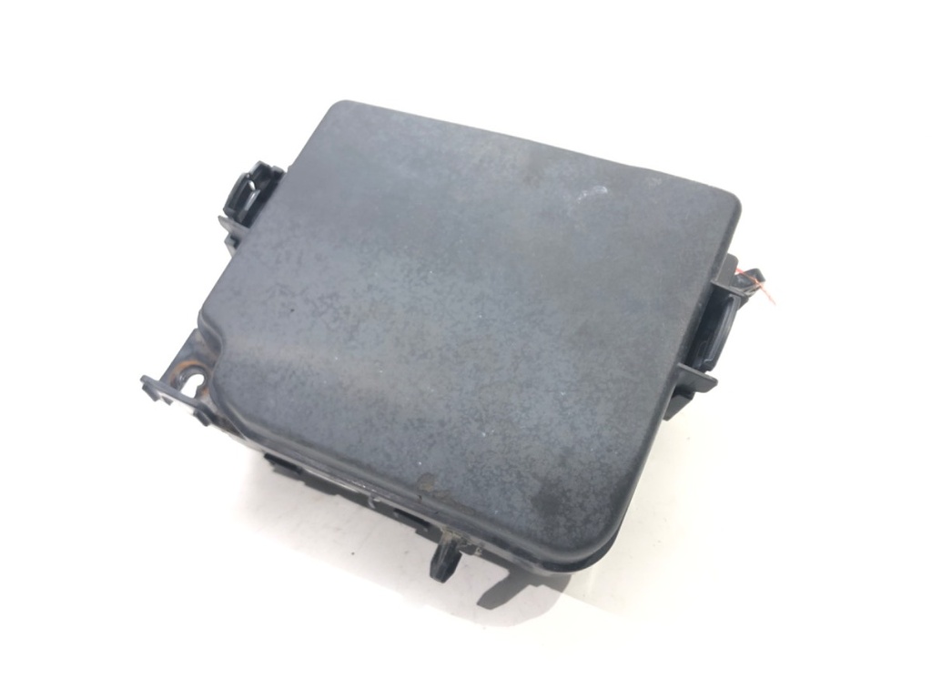 [STARK-508853] Caja de fusibles Hyundai i40 I CW