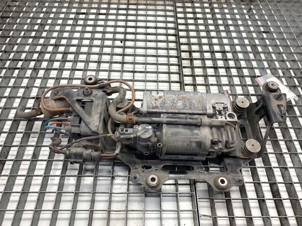 [STARK-882715] Bomba de suspensión Audi A8 D4 (4H2, 4H8, 4HC, 4HL) 2009-2018