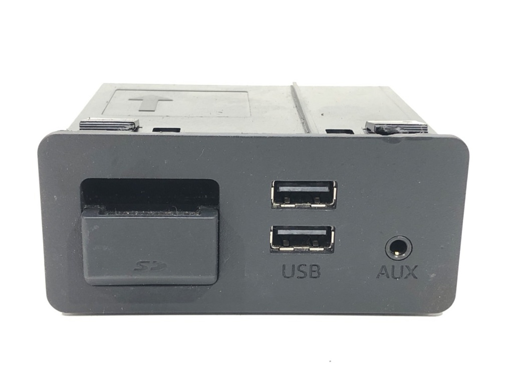 [STARK-534621] Puerto USB Mazda 2 (DL, DJ)