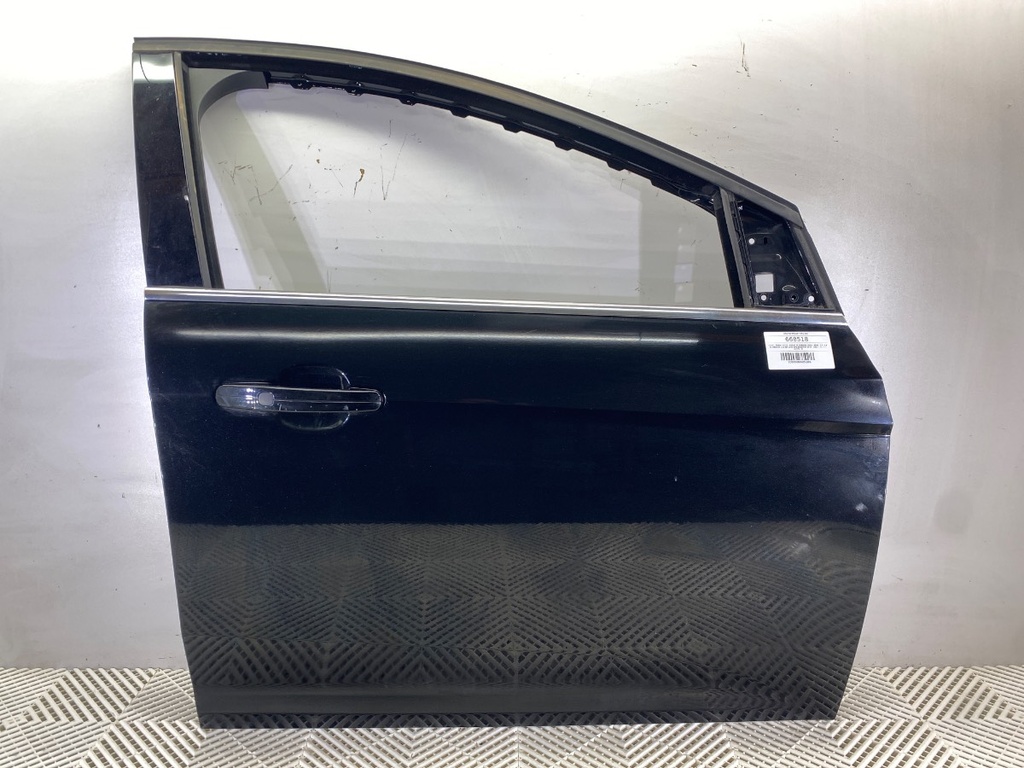 [STARK-668518] Puerta delantera derecha Ford Focus III