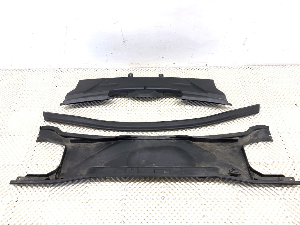 [STARK-875687] Rejilla de vierteaguas BMW X1 (E84)