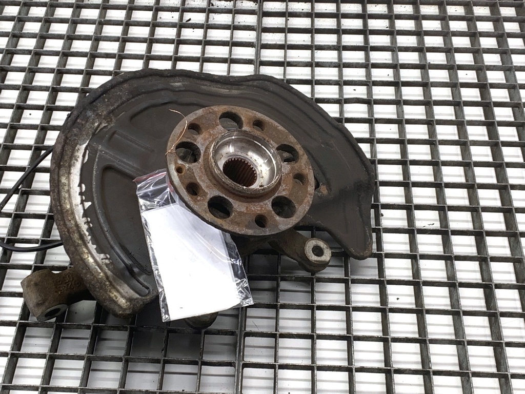 [STARK-837655] Mangueta delantera izquierda Mercedes-Benz Clase A (W176)