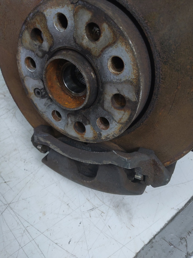 [MTD-529653] Buje de rueda delantero izquierdo VW Golf VII 5G1