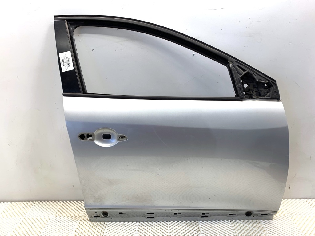 [STARK-854233] Puerta delantera derecha Renault Megane III