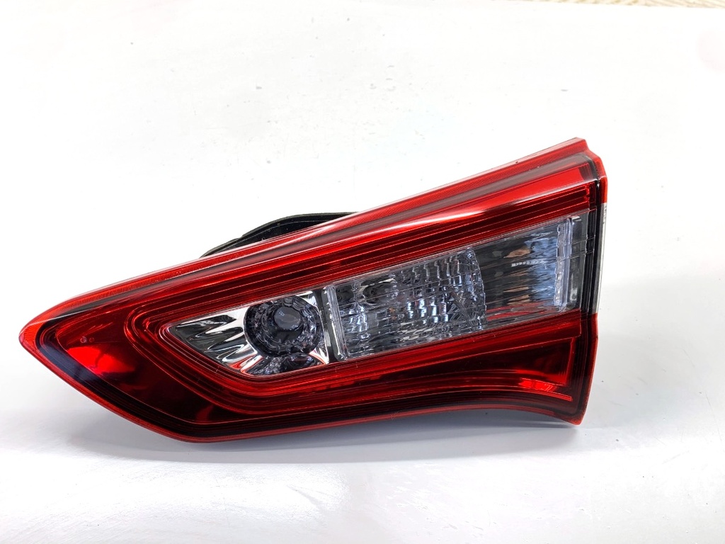 [STARK-871924] Piloto trasero derecho Toyota Yaris (_P13_)