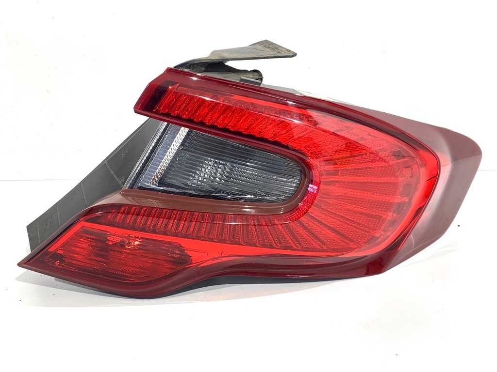 [STARK-824405] Piloto trasero derecho Fiat Tipo sedan