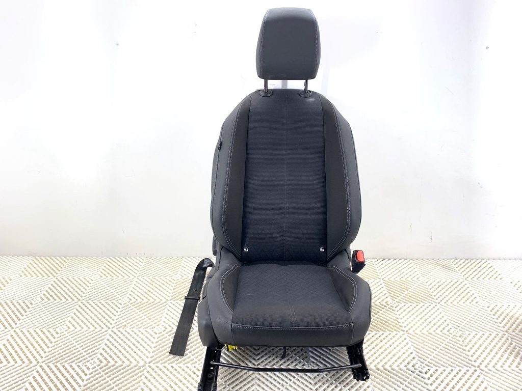 [STARK-829213] Asiento delantero derecho Opel Corsa F