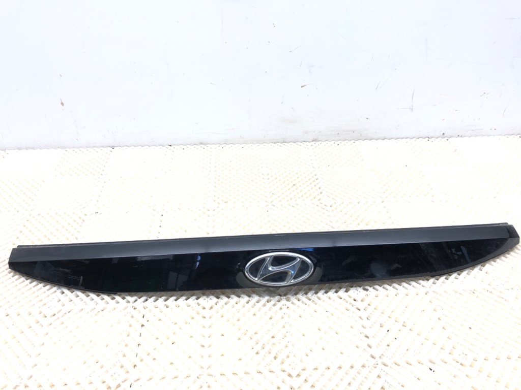 [STARK-861456] Moldura de portón Hyundai i20 III