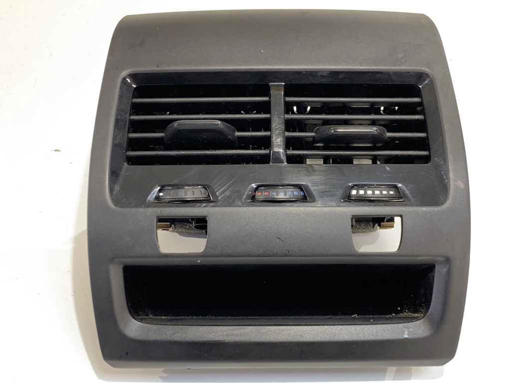 [STARK-864806] Rejilla de ventilación trasera BMW X5 G05