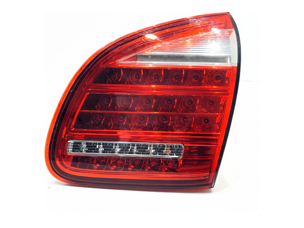[STARK-926082] Piloto trasero derecho Porsche Cayenne (92A)