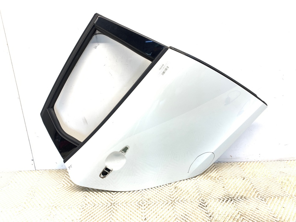 [STARK-760438] Puerta trasera derecha Volvo V40 liftback (525, 526)