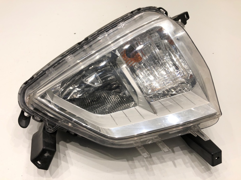 [STARK-880558] Faro antiniebla delantero derecho Mitsubishi Eclipse Cross (GK_)
