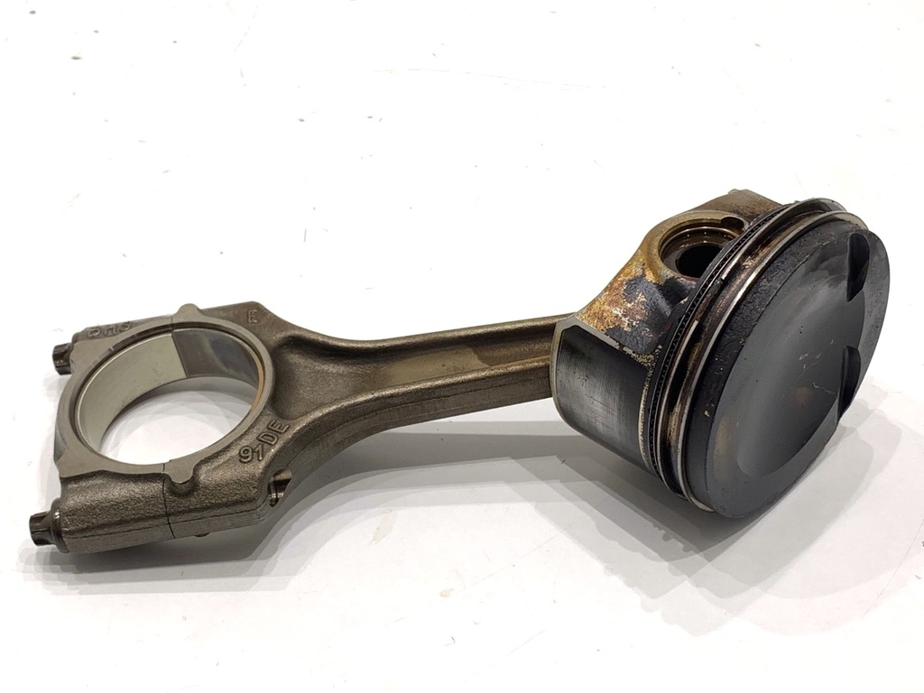 [STARK-889953] Pistón con biela Seat Leon 5F1
