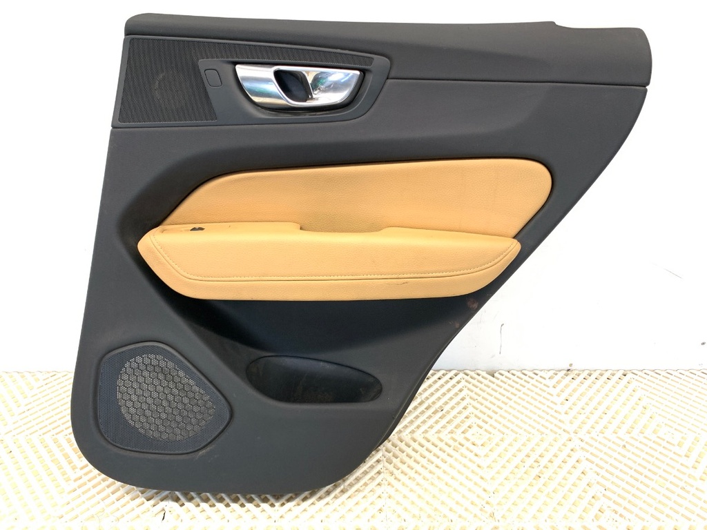 [STARK-897461] Panel tapizado puerta trasera derecha Volvo XC60 II