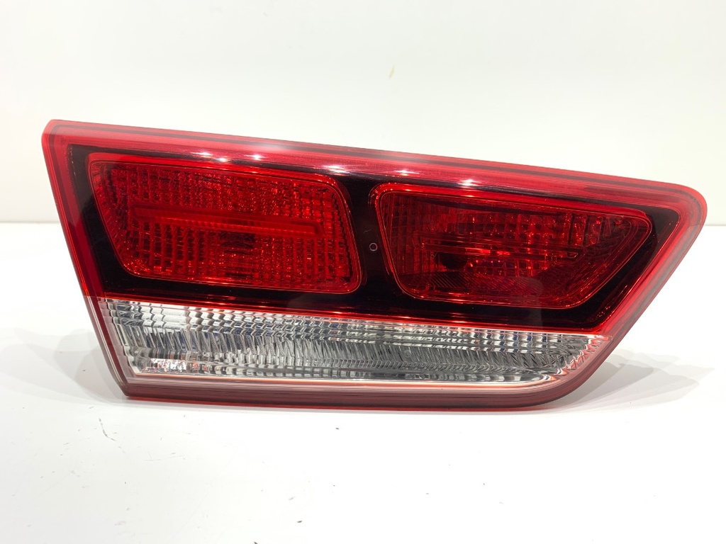 [STARK-795860] Piloto trasero derecho KIA Optima (JF) 1.7 CRDi 2015-2022