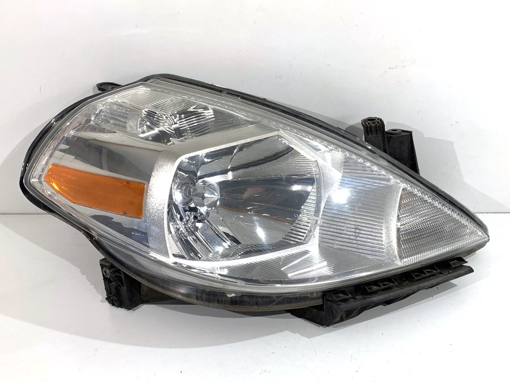 [STARK-899464] Faros delanteros Nissan Versa I 2006-2022