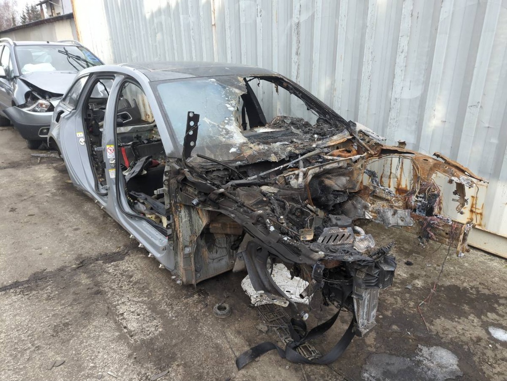 [STARK-837851] Panel lateral Audi A6 C8 RS6