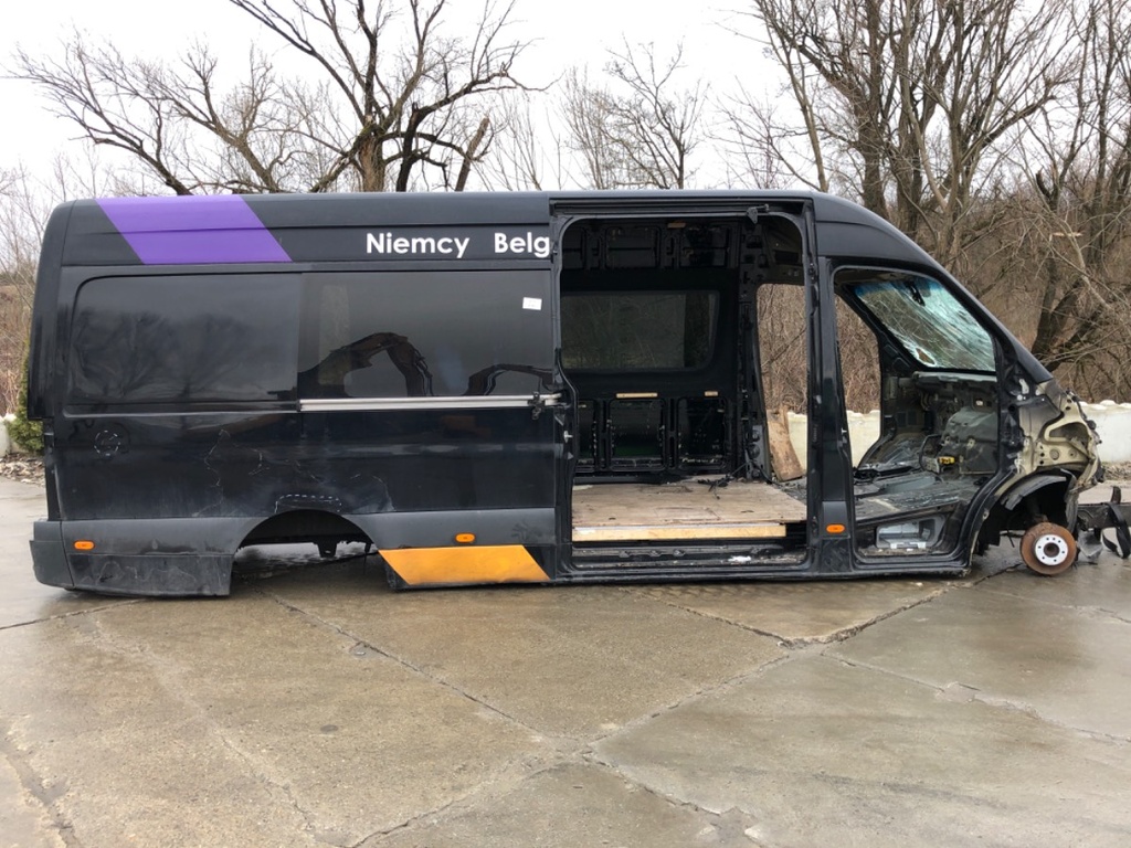 [STARK-842589] Panel lateral trasero Mercedes-Benz Sprinter 3,5-t B907