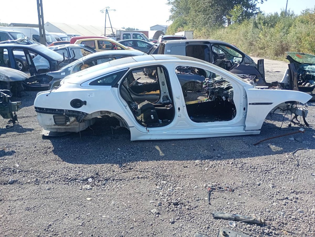 [STARK-934309] Aleta trasera para Jaguar XJ (X351)