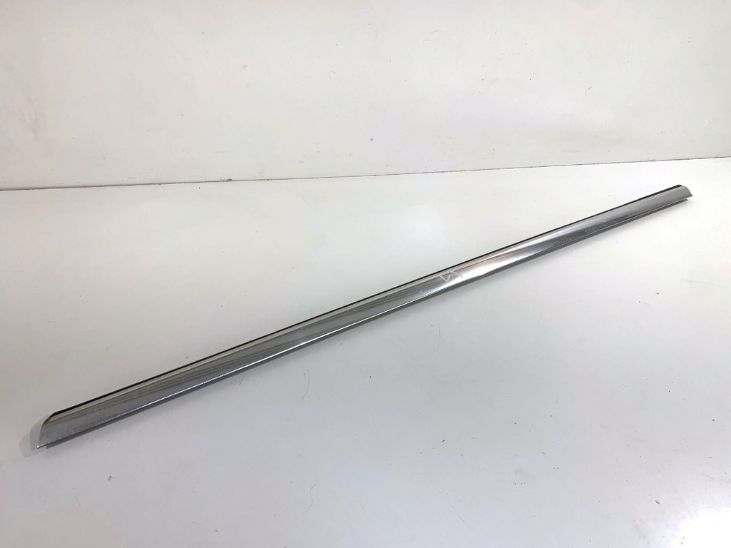 [STARK-874074] Moldura de puerta delantera izquierda Mercedes-Benz Clase GLA (X156)