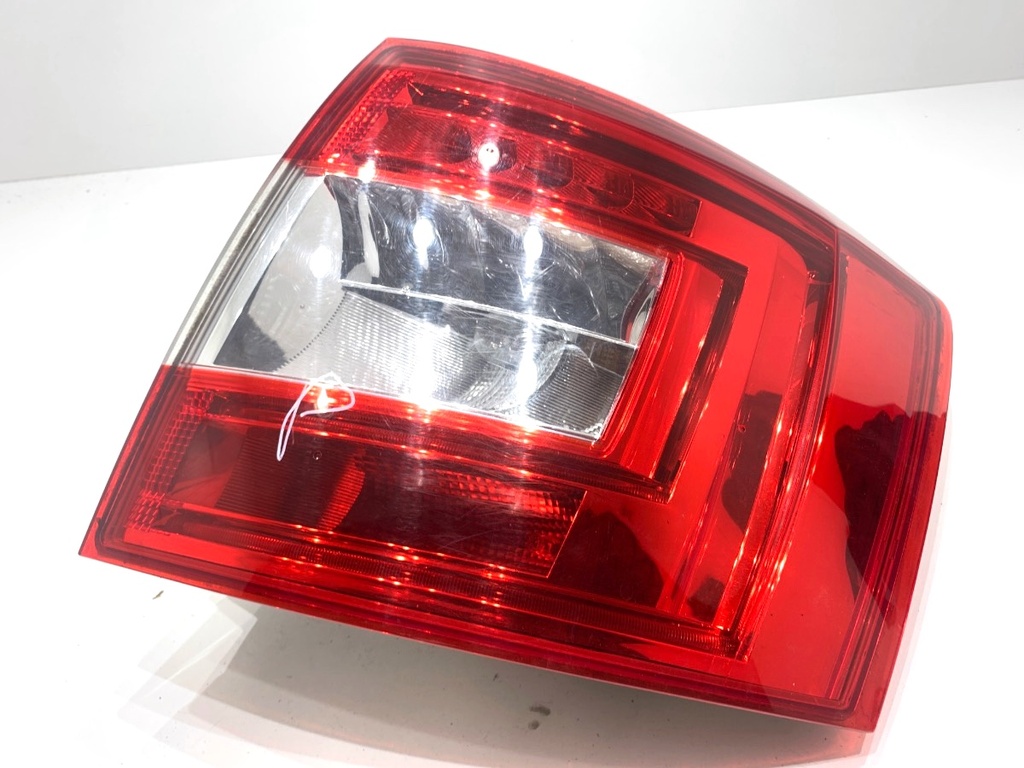 [STARK-871437] Piloto trasero derecho SKODA Octavia III Combi (5E5, 5E6) 2.0 TDI 110 kW 2012-2022