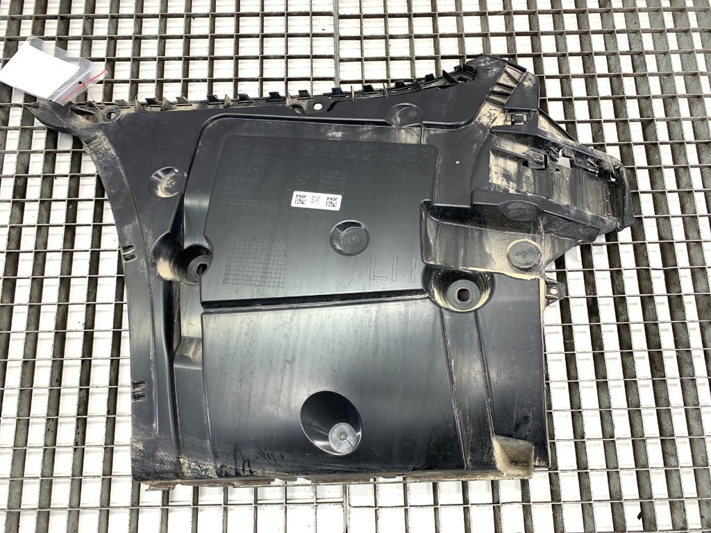[STARK-846848] Guía de parachoques trasero izquierdo BMW Serie 5 (G30, F90)