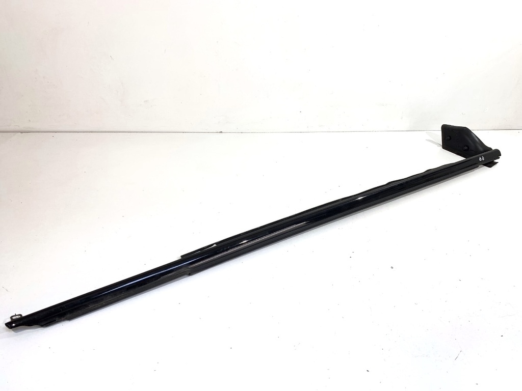 [STARK-892353] Moldura de puerta delantera derecha Audi A8 D4